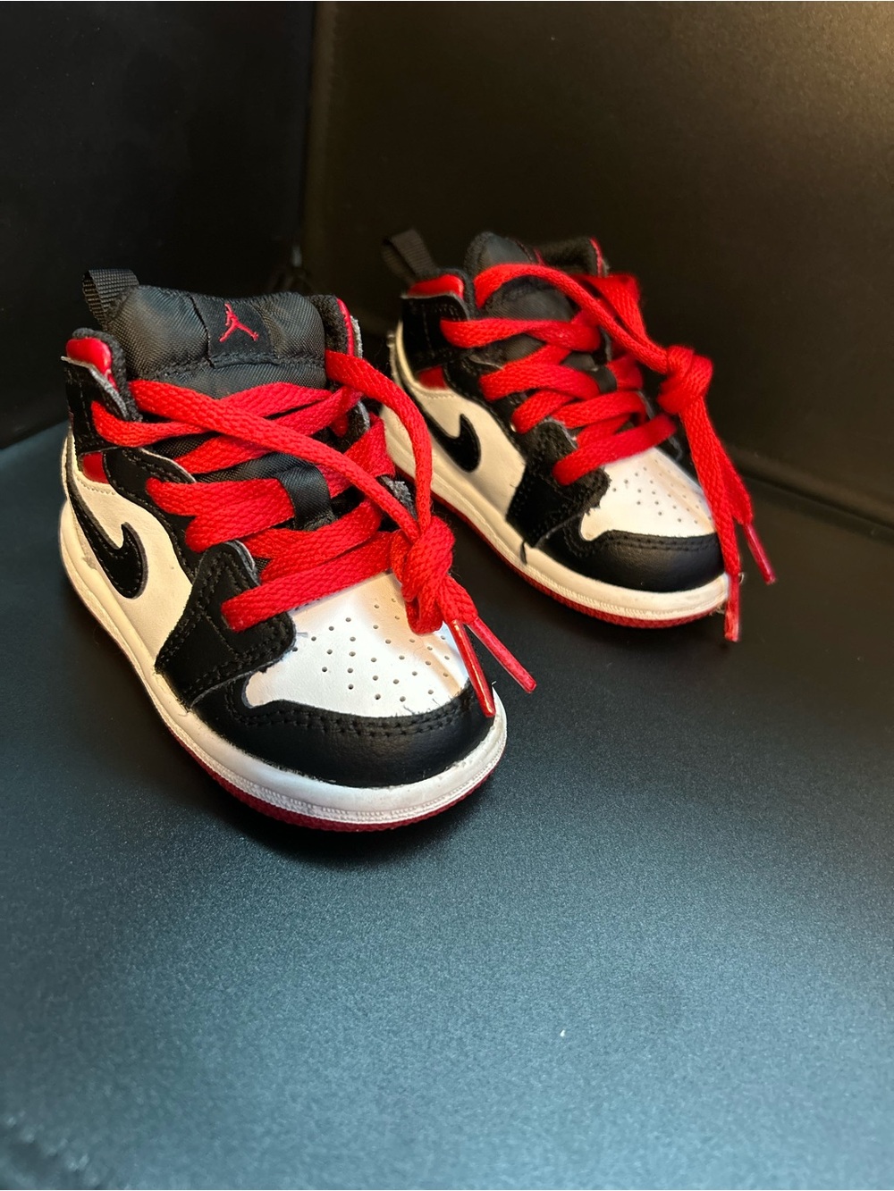 Nike Kids Black White Red Low-Top Sneakers with Red Laces